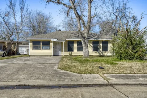 315 Acacia Street Lake Jackson TX 77566
