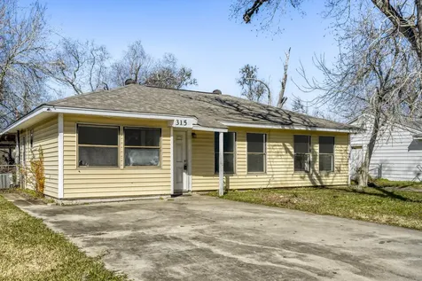 315 Acacia Street Lake Jackson TX 77566