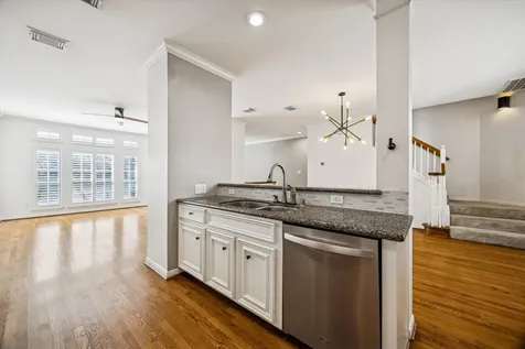 205 Dennis Street Houston TX 77006