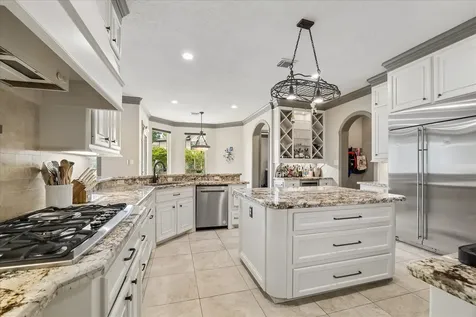25 Club Oak Court Kingwood TX 77339