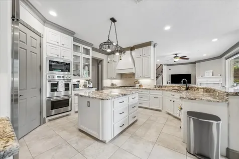 25 Club Oak Court Kingwood TX 77339