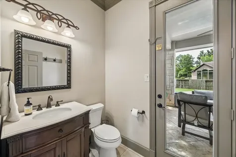 25 Club Oak Court Kingwood TX 77339