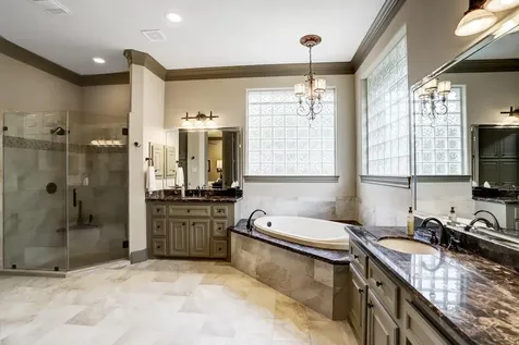 25 Club Oak Court Kingwood TX 77339