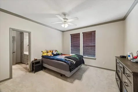 25 Club Oak Court Kingwood TX 77339