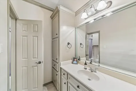 25 Club Oak Court Kingwood TX 77339