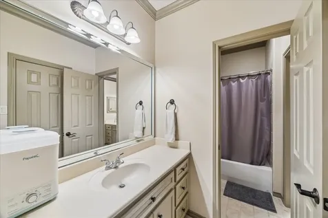 25 Club Oak Court Kingwood TX 77339