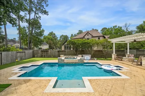 25 Club Oak Court Kingwood TX 77339