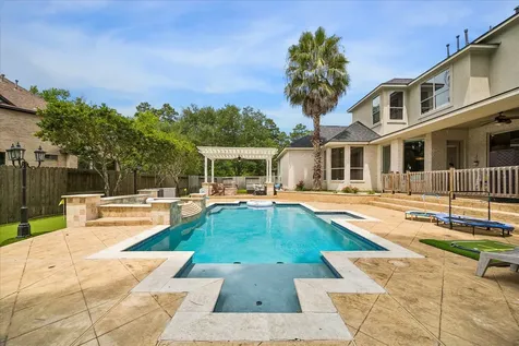 25 Club Oak Court Kingwood TX 77339