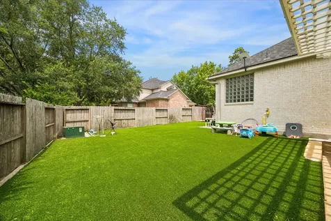 25 Club Oak Court Kingwood TX 77339