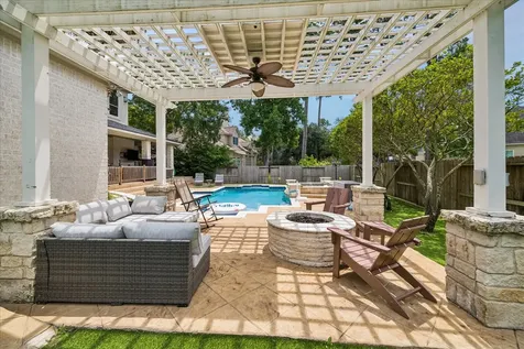 25 Club Oak Court Kingwood TX 77339