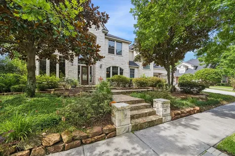 25 Club Oak Court Kingwood TX 77339