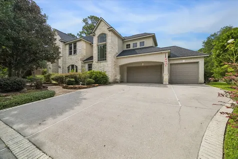 25 Club Oak Court Kingwood TX 77339