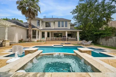 25 Club Oak Court Kingwood TX 77339