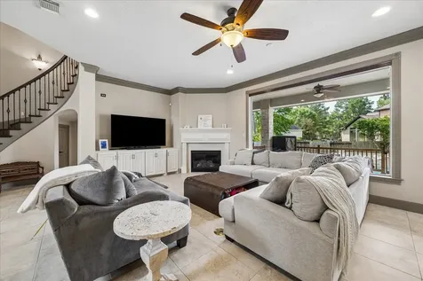 25 Club Oak Court Kingwood TX 77339