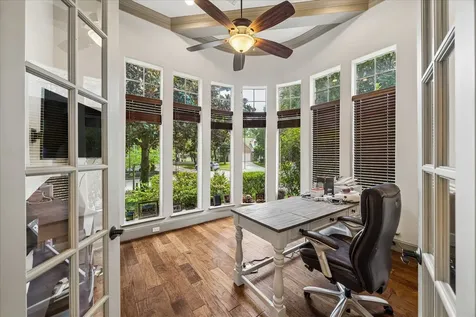 25 Club Oak Court Kingwood TX 77339