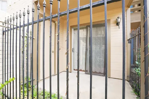 2121 Hepburn Street 716 Houston TX 77054