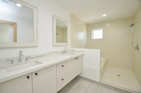 15000 S Richmond Avenue 4 Houston TX 77082