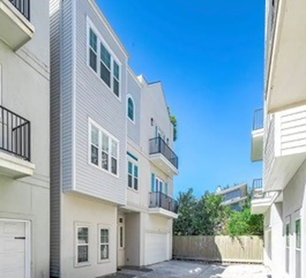 925 W 23rd Street D Houston TX 77008