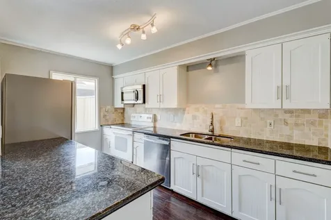 6444 Burgoyne Road 104 Houston TX 77057