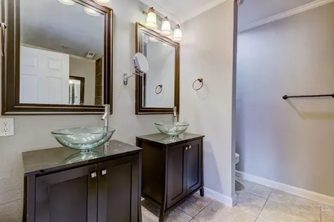 6444 Burgoyne Road 104 Houston TX 77057