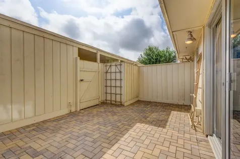 6444 Burgoyne Road 104 Houston TX 77057