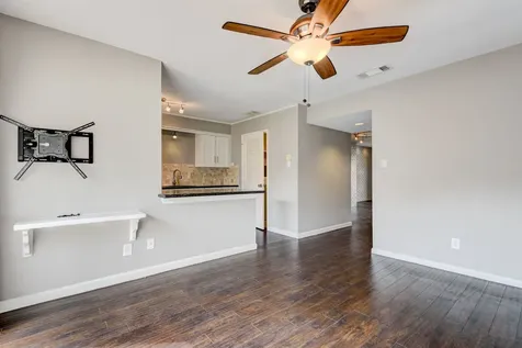 6444 Burgoyne Road 104 Houston TX 77057