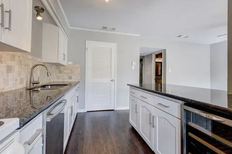 6444 Burgoyne Road 104 Houston TX 77057