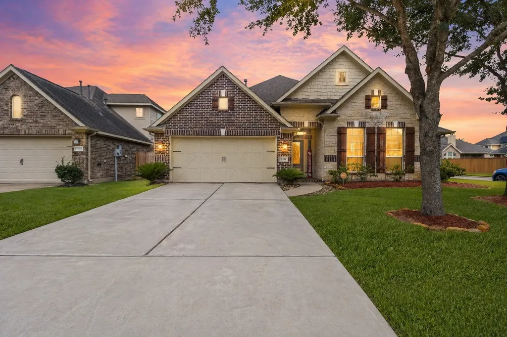 2102 Rolling Fog Drive Pearland TX 77584