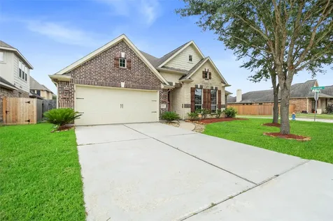 2102 Rolling Fog Drive Pearland TX 77584