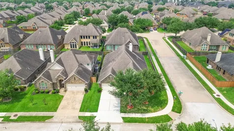 2102 Rolling Fog Drive Pearland TX 77584