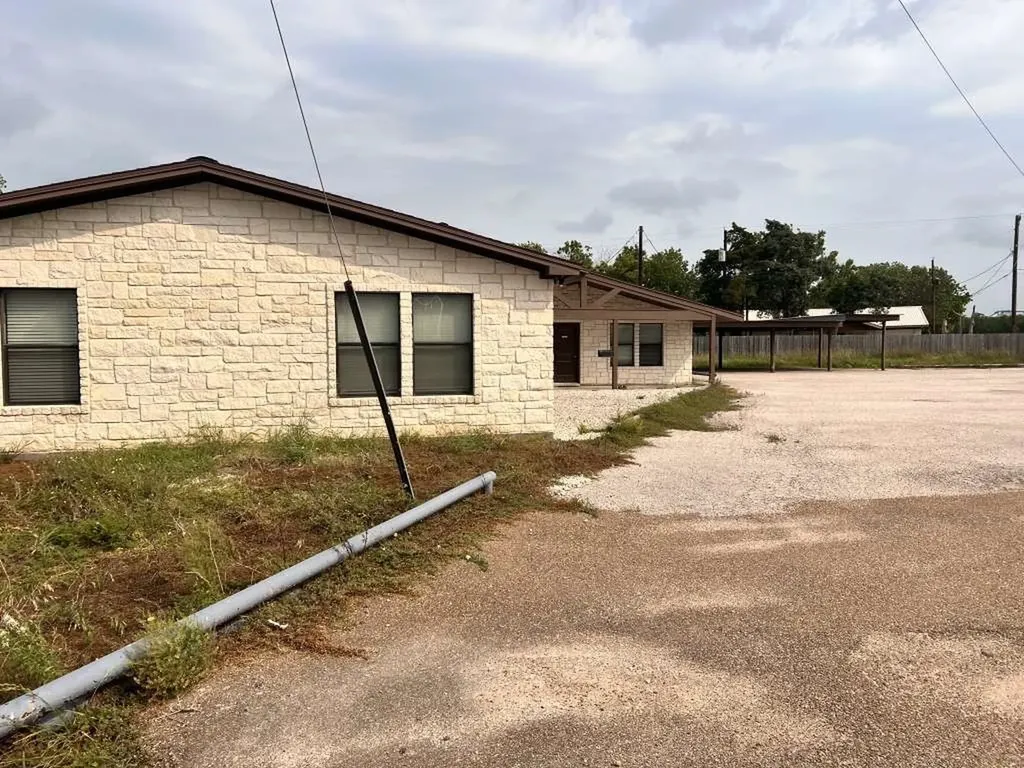 208 E York Street Ganado TX 77962