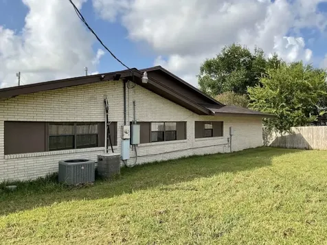 208 E York Street Ganado TX 77962