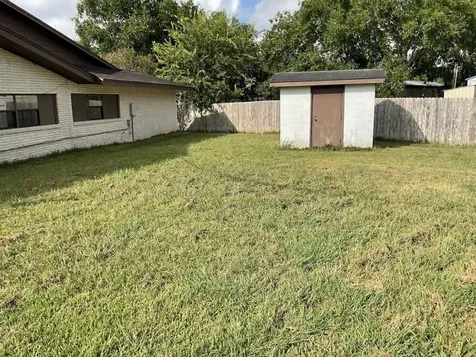 208 E York Street Ganado TX 77962