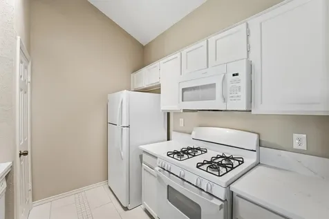 623 E Country Grove Circle Pearland TX 77584