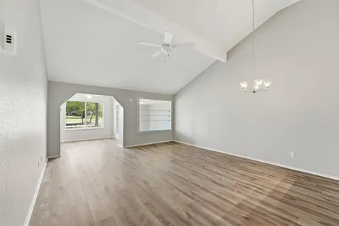 623 E Country Grove Circle Pearland TX 77584