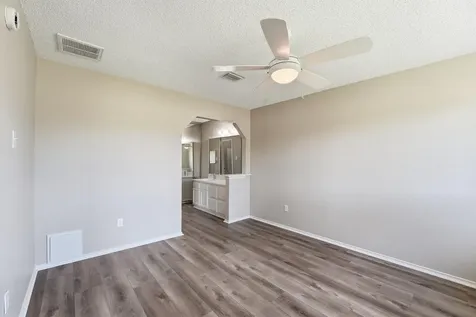 623 E Country Grove Circle Pearland TX 77584