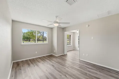 623 E Country Grove Circle Pearland TX 77584