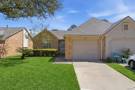 623 E Country Grove Circle Pearland TX 77584