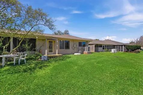 623 E Country Grove Circle Pearland TX 77584