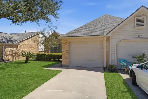 623 E Country Grove Circle Pearland TX 77584