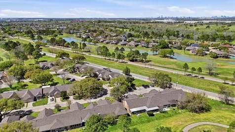 623 E Country Grove Circle Pearland TX 77584