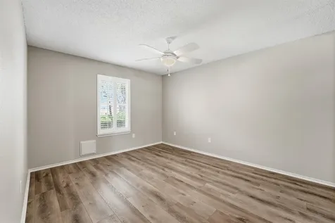 623 E Country Grove Circle Pearland TX 77584
