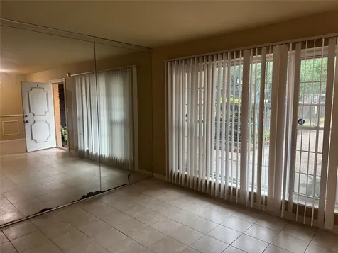 5353 Richmond Avenue 4 Houston TX 77056