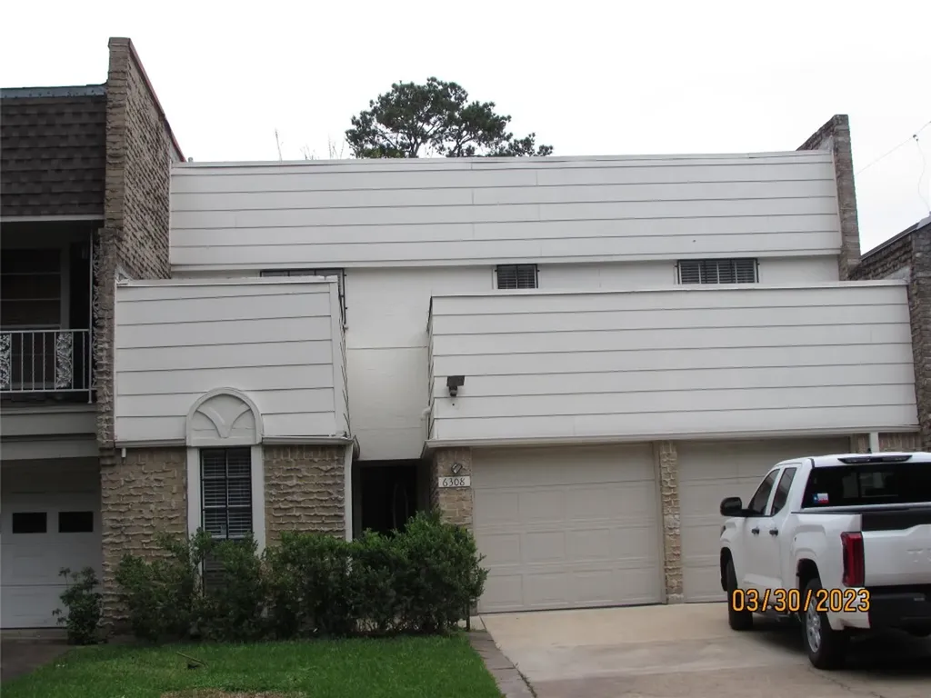 6308 1st Street Bellaire TX 77401