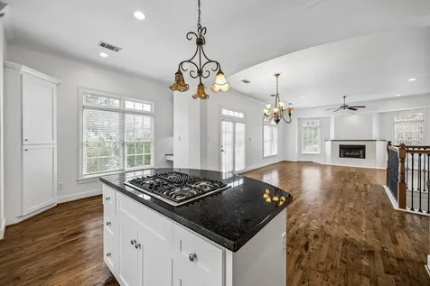 1647 Bonnie Brae Street Houston TX 77006