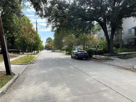 1647 Bonnie Brae Street Houston TX 77006