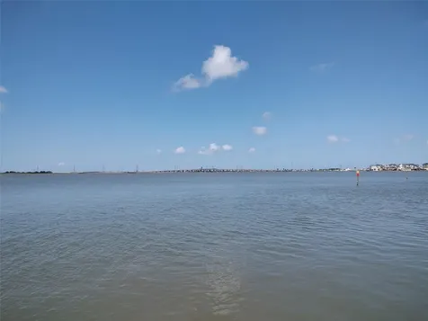 1318 Outrigger Tiki Island TX 77554
