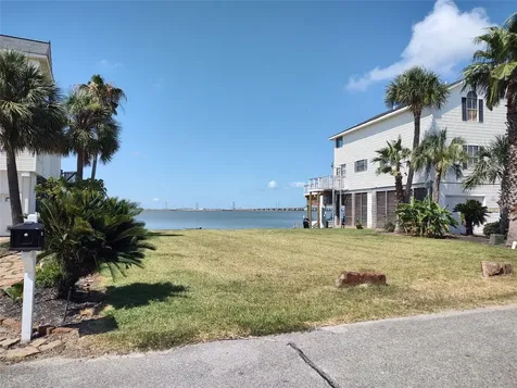 1318 Outrigger Tiki Island TX 77554
