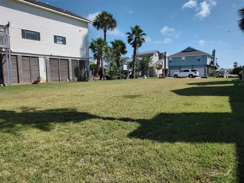 1318 Outrigger Tiki Island TX 77554