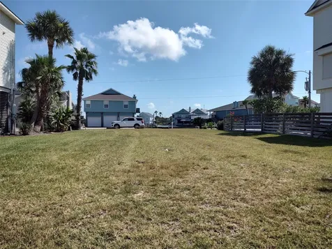1318 Outrigger Tiki Island TX 77554